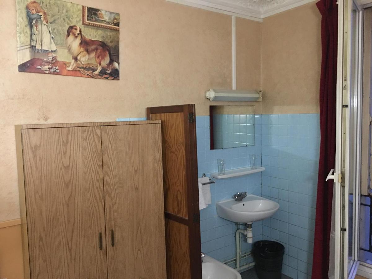 Hotel A La Pinte Du Nord Parigi Esterno foto