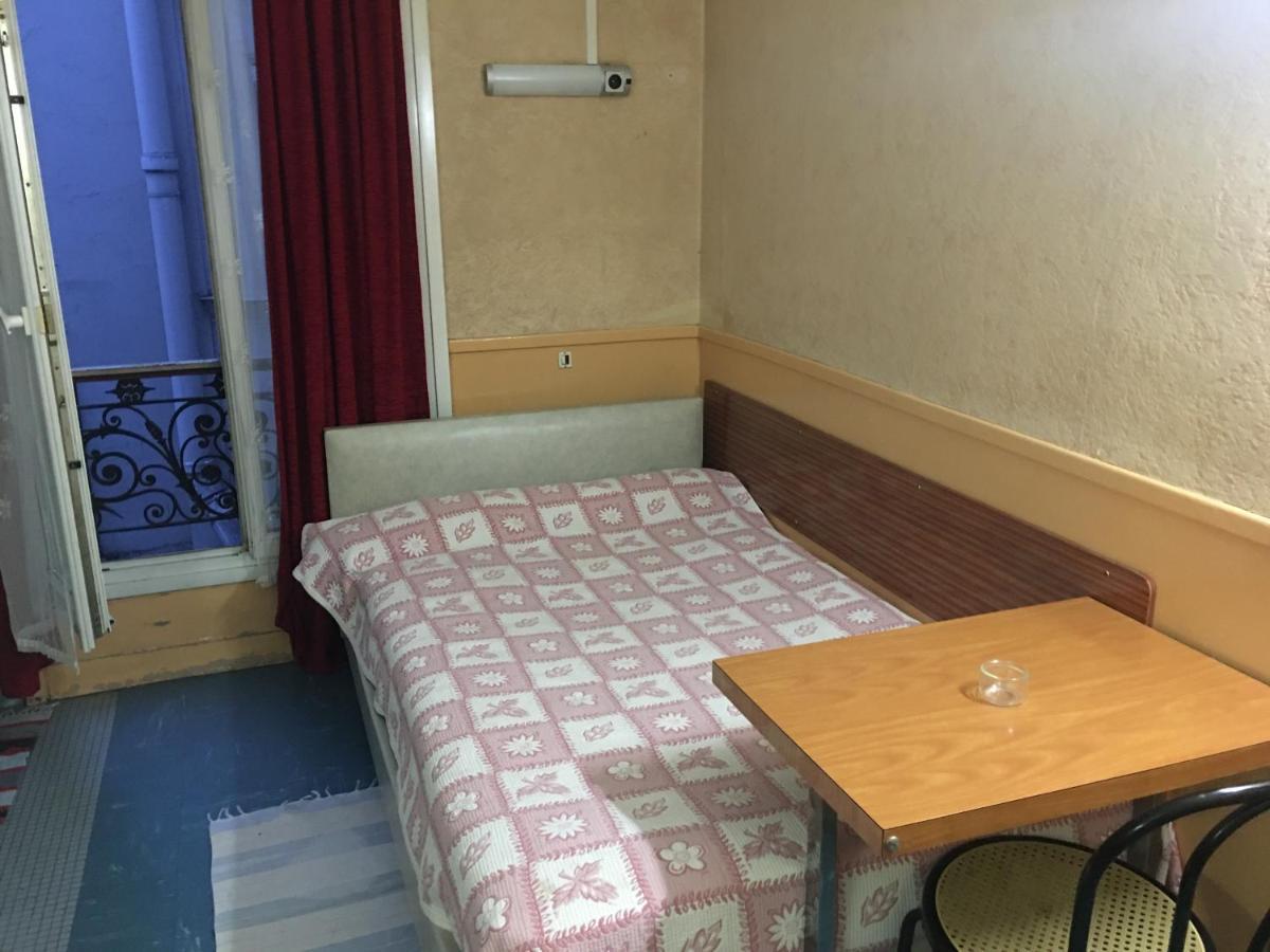 Hotel A La Pinte Du Nord Parigi Esterno foto