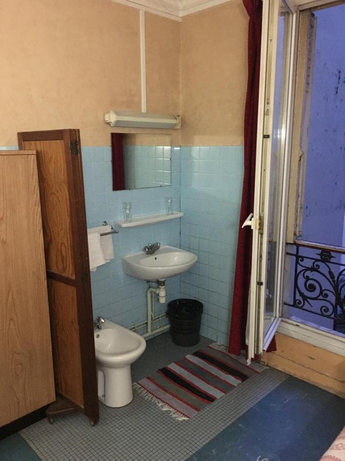 Hotel A La Pinte Du Nord Parigi Esterno foto