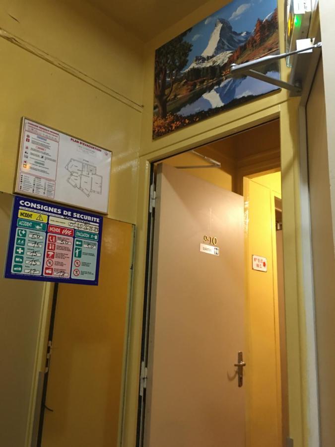 Hotel A La Pinte Du Nord Parigi Esterno foto