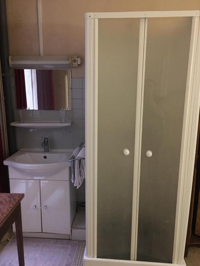 Hotel A La Pinte Du Nord Parigi Esterno foto