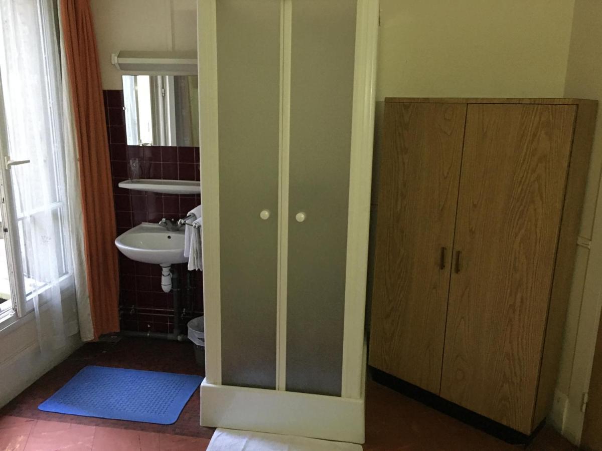 Hotel A La Pinte Du Nord Parigi Esterno foto
